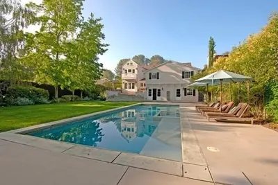 Image de Superbe Toluca Lake Gated immobilière dans Perfect Situation