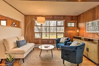 Image de Nouveau! Maison au milieu du siècle de la vallée de l'Hudson avec foyer