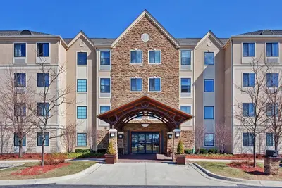 Image de Dans le quartier des affaires \"The Glen\" | Centre d'affaires ouvert 24 heures sur 24 + piscine intérieure chauffée