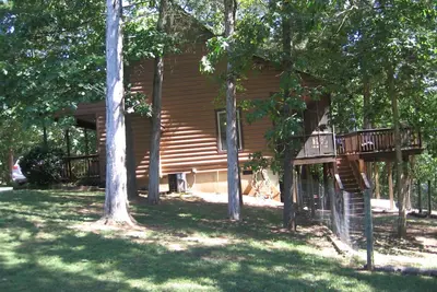 Riverfront, animaux acceptés! Cabane en rondins avec 2 chambres et grenier!