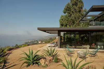 Image de Malibu Mid-Century Modern Luxury Retreat Home
