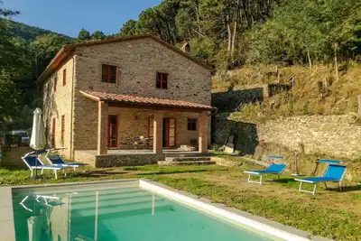 Image de House with private pool and panoramic views 20km from Pisa, 1km from village