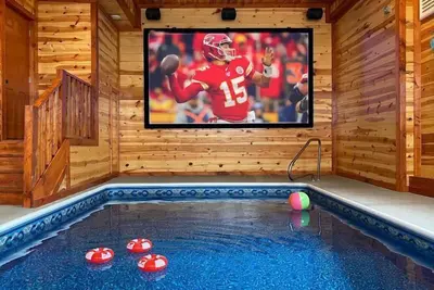 Image de Remises d'hiver! ! Amazing View 6 Bedroom Cabin avec grande piscine dans la cabine