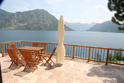 Superbe maison de 3 chambres avec vue sur les îles Perast