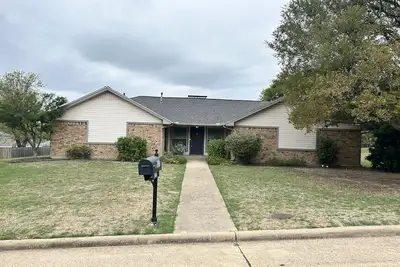 Image de Bohemian Style Cottage with private backyard
