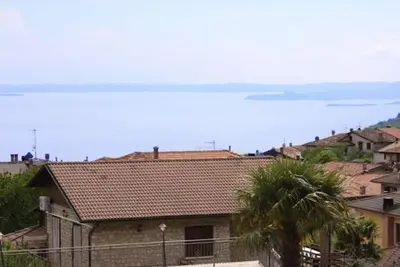 Image de Beautiful 3 room apartment with large balcony and wonderful lake view in the center