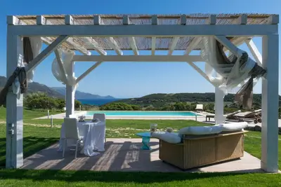 Fabuleuse villa exclusive avec vue sur la mer près de la plage