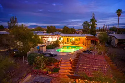 Image de Maison de Tucson Mountain près de Gem and Mineral Show près de U of A.