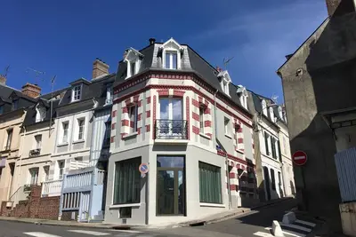 Image de 13 personnes hyper centre Trouville + Baby