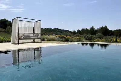 Image de Proche St Rémy de Pce, Propriété 5* dans un lieu unique -pisc chauffée-jacuzzi