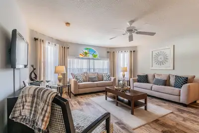 Image de \"L'Aventure Magique Du Monde Disney! \" Spectaculaire et nouveau! Près de Dis, Pool, Low $