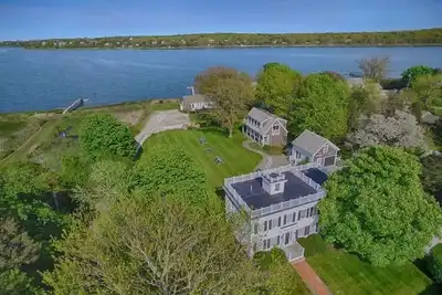 Image de # 446: Du plaisir au bord de l'eau vous attend dans cet immense complexe familial!