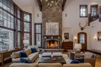 Image de Ski in / Ski out de luxe avec bain à remous privé - Excelsior Lodge
