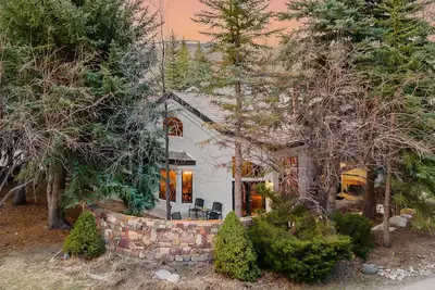 Image de Walk to Lift - Piscine communautaire et bain à remous - Chalet Aster