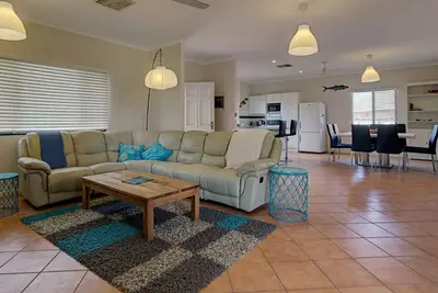 Image de Maison familiale bien agencée située dans une impasse tranquille.