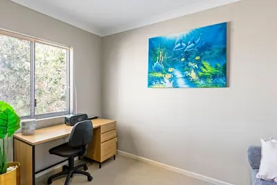 Image de Villa moderne sur la marina d'Exmouth avec amarrage de bateau.