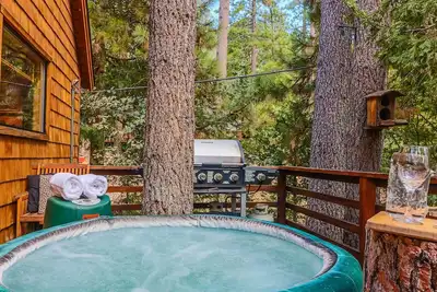 Image de Cabane dans les bois \"Sky Rock Lodge\" avec bain Ă remous, Ă pied de la ville