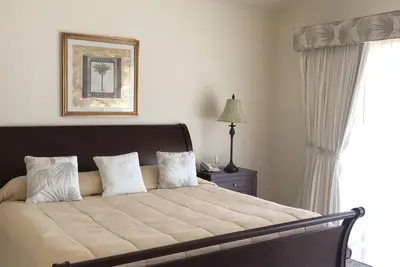 Image de Superbe Condo 3 chambres disponible pour les vacances!