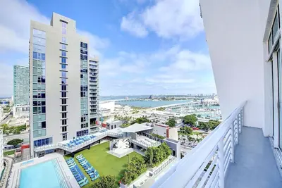 Tout nouveau Lux Penthouse 2/2 au centre-ville de Miami