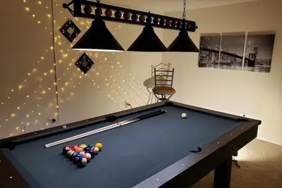 Image de Élégante maison 4b avec table de billard, près de Nike / Intel, à 30 km du centre-ville de Portland