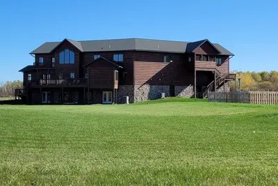 Image de Serenity Lodge, grand domaine de luxe en bois véritable au nord sur 75 acres