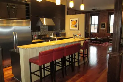 Image de Moderne et historique, éclairage naturel + hauts plafonds, à proximité du métro