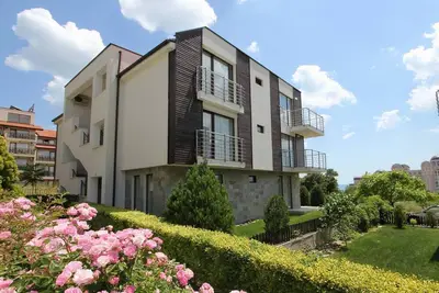 Image de Appartement avec jardin en bord de mer avec 2 chambres pouvant accueillir jusqu'à 5 personnes