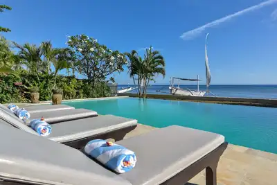 Image de Villa Lovina Beach 1 - Luxury Beachfront Villa In North Bali