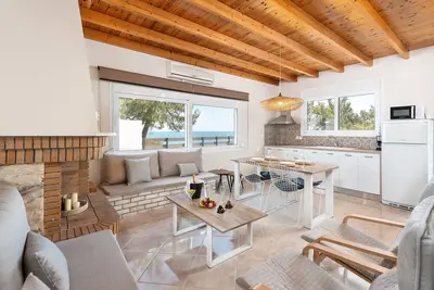 Image de Anastasios Deluxe House Stegna (Amazing View, 300meter from the Beach)