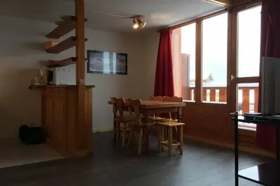 Image de À 70m des pistes de ski, balcon, télévision, casier à ski, 50m², Peisey-Vallandry