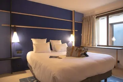 Image de Domaine chaleureux et contemporain avec piscine - 14 chambres