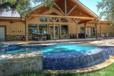 Image de Fryars' Villa @ Frio Premier Rental Homes