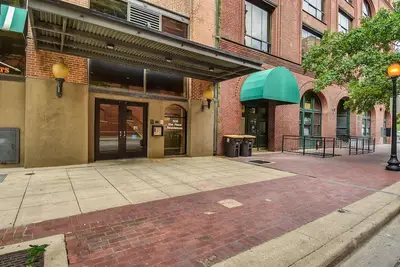 Image de Beautiful updated condo in the heart of Dallas