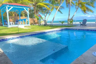 Image de Beachfront with Pool - Tropical Oasis Directly on the Beach