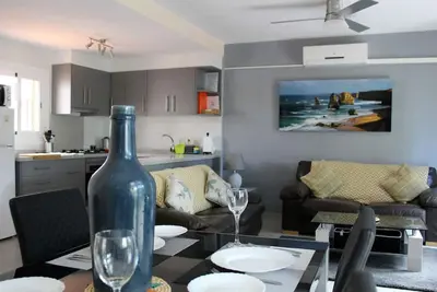 Image de 2 chambres à coucher, terrain de golf, solarium privé, calme, plage et soleil