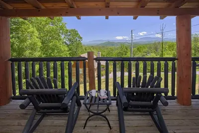 Image de Cabane en rondins avec vue enchantée et bain à remous