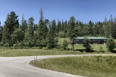 Image de Réaménagé entièrement meublé Barefoot Resort Condo par Terry Peak! 8 personnes.