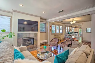 Image de Nouveau! Retraite de couple - Marchez jusqu'à Lower Greenville!