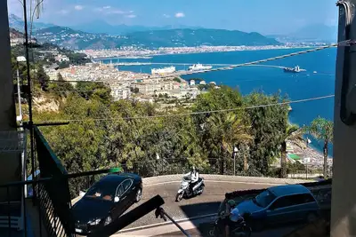 Image de La Scalinatella studio avec vue mer, parking et arrêt de bus devant la maison