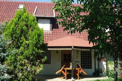 Image de Appartements avec piscine et plage au bord du lac sur 40000m2