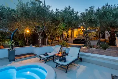 Image de Detached House on a plot of 500m2 with private pool and a walled Oliva garden