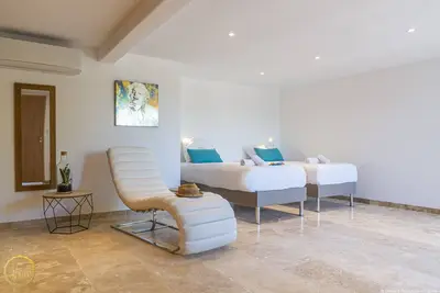 Gîte de charme avec terrasse panoramique et piscine commune- Vallée Des Baux