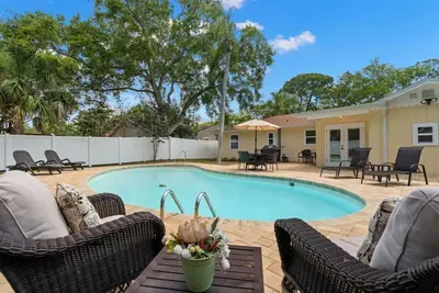 Image de Chalet Dunedin Pool On Trail