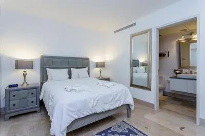 Image de Luxury New Apartment 233 @Oceanaone blk from beach