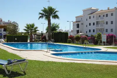 Image de 2 chambres 2 salles de bain luxueuses style maison, plages, golf, restauration et divertissement