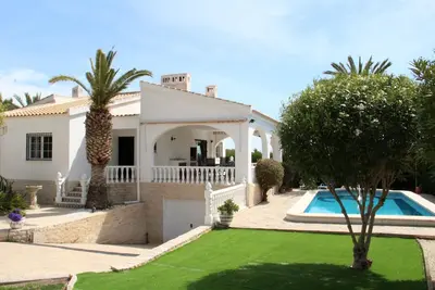 Image de Une grande villa privée de luxe de 4 chambres à quelques minutes à pied de la place Villamartin