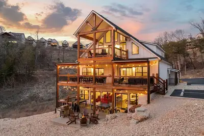 Image de Le fabuleux château nord: Lakeview, 7 suites king + 2 chambres superposées, 10 salles de bains