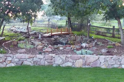 Image de Entrée privée, suite de niveau inférieur avec lit King et faune