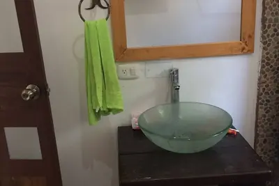 Image de Maison neuve tropicale, privée et sécuritaire de 3 chambres