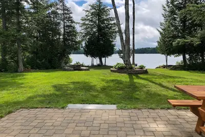 Image de Maison au bord du lac sur un bel étang